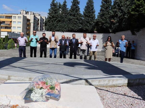 Polaganjem cvijeća na spomen obilježjima u BPK obilježena godišnjica formiranja Prvog korpusa ARBiH