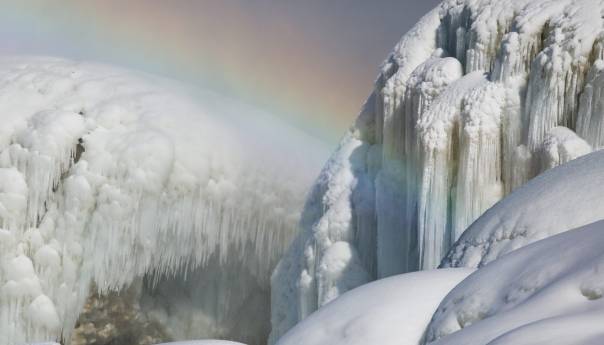 Polarna hladnoća u SAD-u zaledila i slapove Niagare