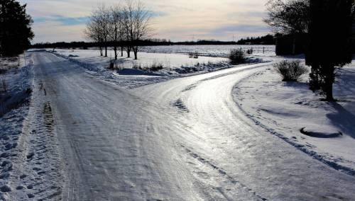 Poledica na putevima u planinskim predjelima, na mostovima i prilazima tunelima