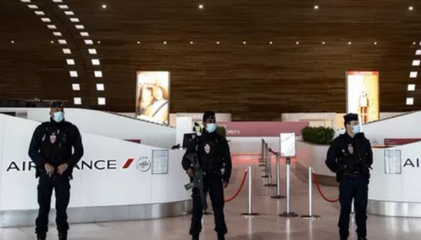 Policajac na aerodromu u Parizu ubio muškarca