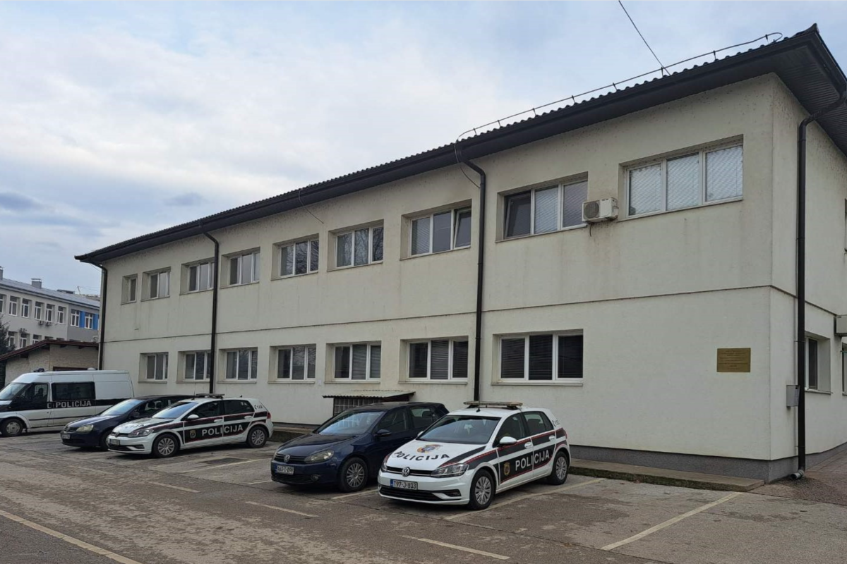Policajac osumnjičen za vezu s mafijom pucao sebi u glavu tokom akcije SIPA-e