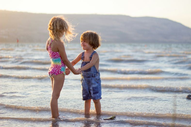 Policajac otkrio kako prepoznati snima li vam neko dijete na plaži