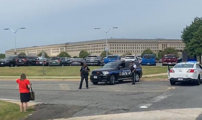 Policajac preminuo u napadu ispred Pentagona