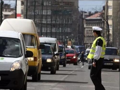 Policajac u Sarajevu od vozača uzimao novac, s pola plaćao kazne koje im je pisao