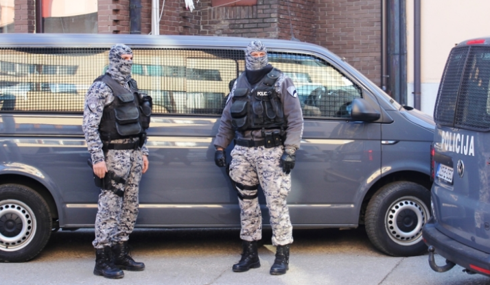 Policajci iz Kalesije spriječili prodaju djevojčice u Srbiju: Trinaestogodišnjakinja zatečena u vjenčanici