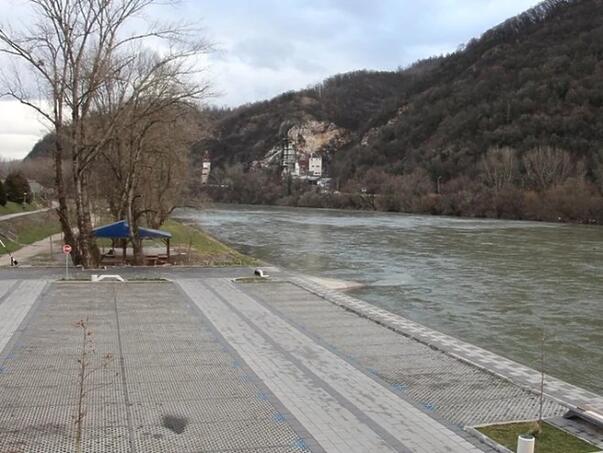 Policajci spasili ženu od utapanja u Drini