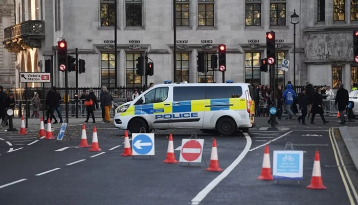 Policajci u središtu Londona ubili muškarca naoružanog s dva noža