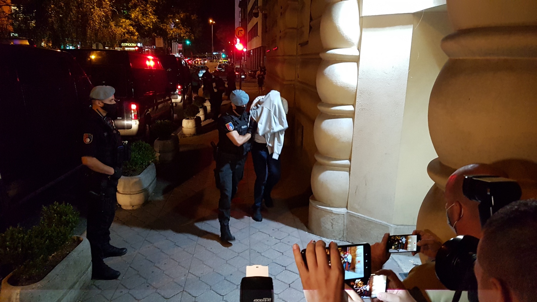 Policajci uhapšeni u akciji "Dar 1" predati u Tužilaštvo KS