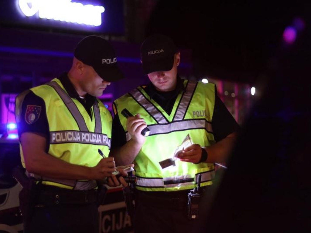 Policajci uz Neretvu zatekli četiri mlađe osobe, pronašli im drogu