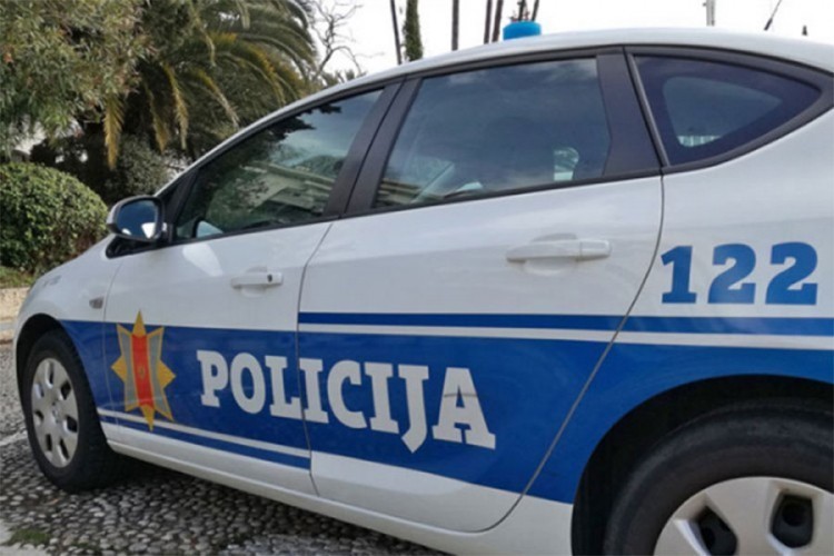Policija Crne Gore: Netačni navodi da su službenici skinuli uniformu