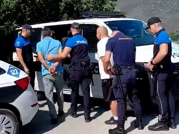 Policija deblokirala Uborak, privedeno nekoliko građana