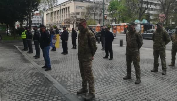 Policija ispred Predsjedništva BiH: Traže veće plate
