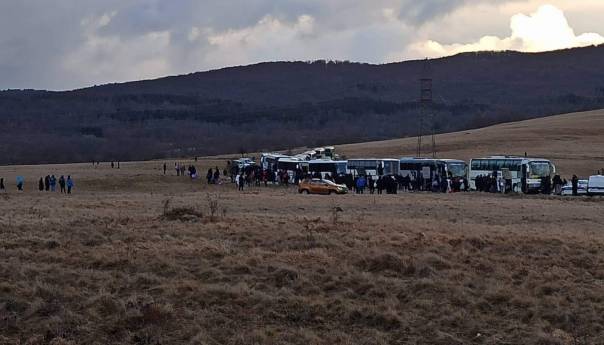 Policija migrante vraća u kamp Lipa