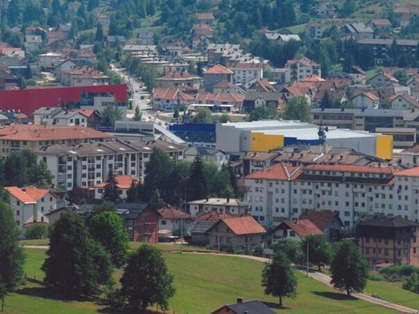 Policija na Palama traga za osobom koja prijeti preko Facebooka