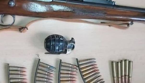 Policija na Sokocu oduzela ručnu bombu, pušku i municiju