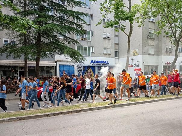 Policija ne dopušta tradicionalnu šetnju maturanata u Mostaru