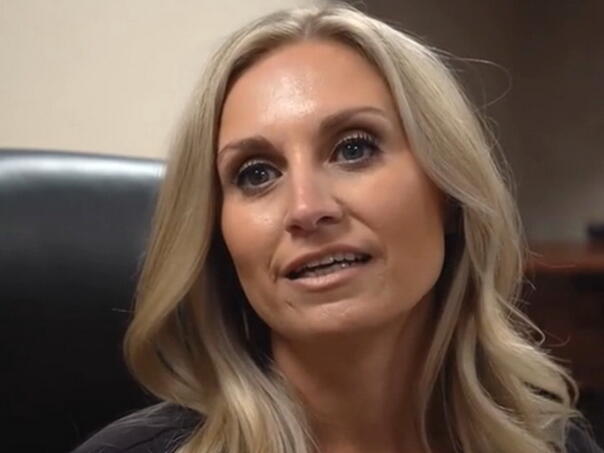 Policija objavila fotografiju bivše gradonačelnice koja je na zabavi silovala 16-godišnjaka