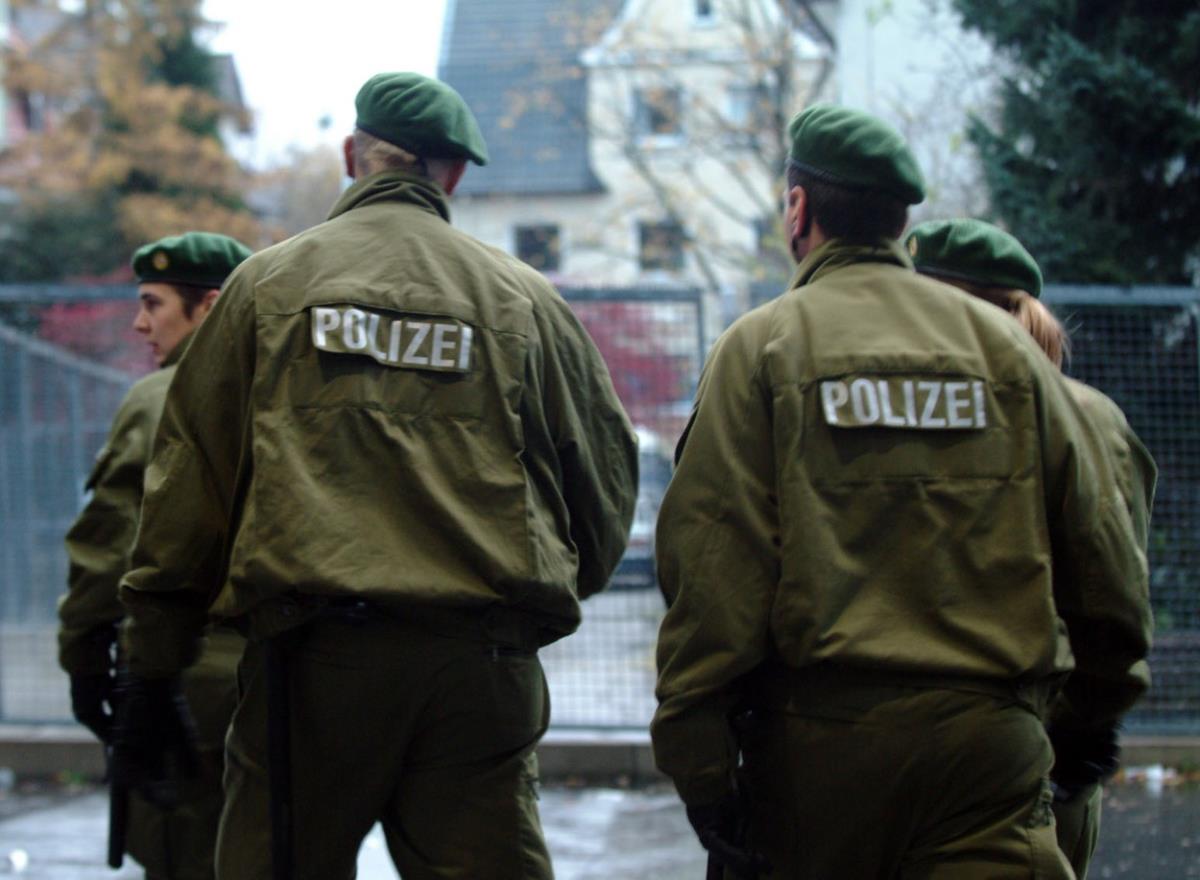 Policija pokrenula opsežnu potragu za ubicom tročlane porodice u Njemačkoj