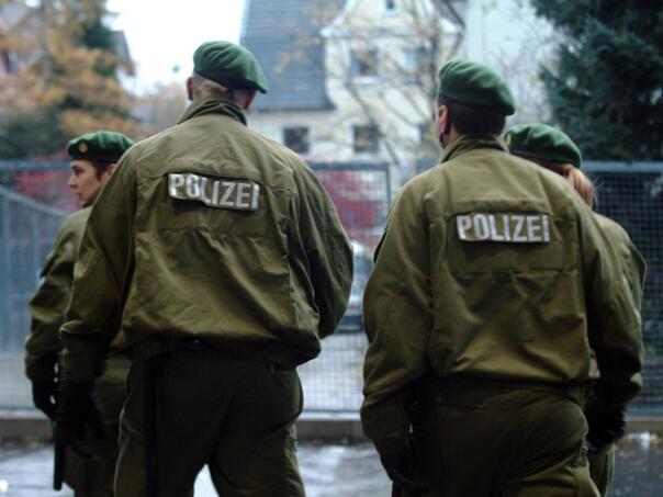 Policija pokrenula opsežnu potragu za ubicom tročlane porodice u Njemačkoj