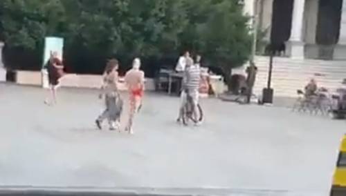 Policija prekinula sinoćnji performans, glumci će biti kažnjeni