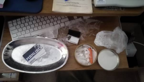 Policija pretresla 18 lokacija u KS radi istrage kriminalne grupe