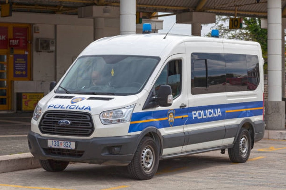 Policija privela maloljetnika zbog dojava o bombama