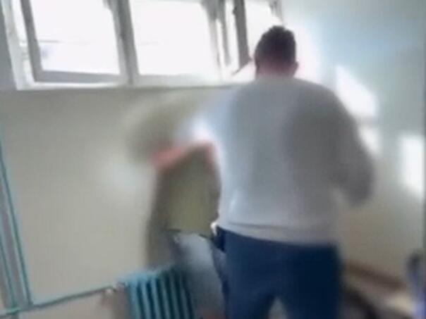 Policija privela nastavnika koji je napao učenika u osnovnoj školi u Sarajevu
