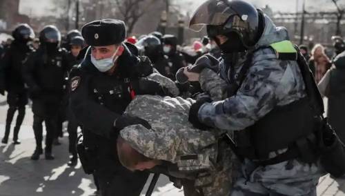 Policija privela oko 3.500 antiratnih demonstranata širom Rusije