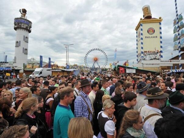 Policija privremeno zatvorila Oktoberfest zbog prevelike gužve