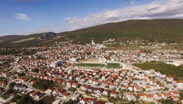 Policija pronašla 3 migranta, a zatim 'spašavala' turskog državljanina