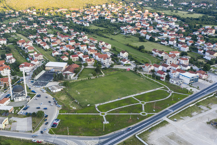 Policija pronašla muškarca koji je nudio djevojčici slatkiše i mamio je u kombi
