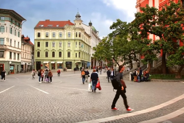 Policija sklonila demonstrante sa centralnog trga u Ljubljani