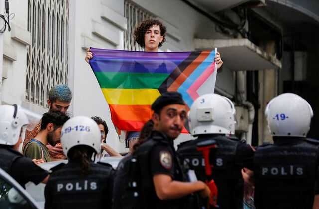 Policija spriječila Paradu ponosa u Istanbulu, desetine privedene