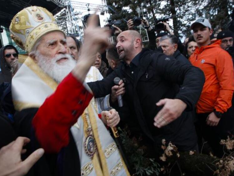 Policija spriječila sukob između pristalica mitropolita Mihaila i vladike Borisa