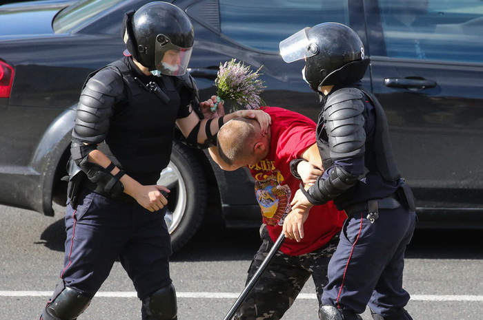 Policija u Bjelorusiji ispaljivala bojevu municiju na demostrante