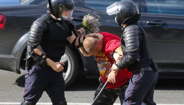Policija u Bjelorusiji ispaljivala bojevu municiju na demostrante