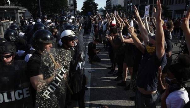 Policija u Buffalu prekomjerno upotrijebila silu, demonstrant u teškom stanju