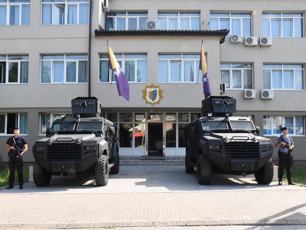 Policija u Goraždu dobila dva višenamjenska borbena vozila "Senator"