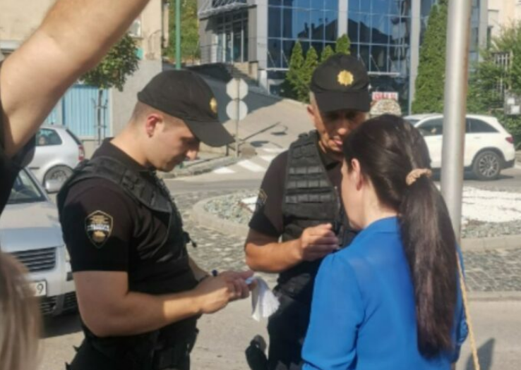 Policija u Gradačcu zapisivala okupljene na protestima za ubijenu Nizamu Hećimović