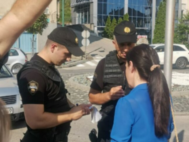 Policija u Gradačcu zapisivala okupljene na protestima za ubijenu Nizamu Hećimović