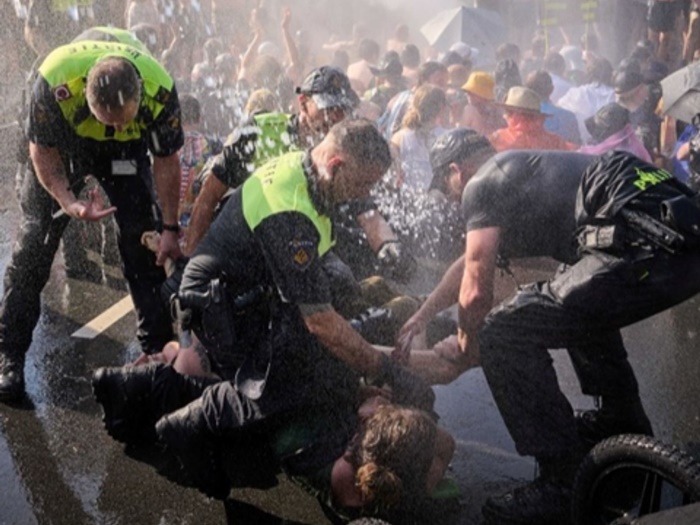 Policija u Haagu privela 2400 klimatskih aktivista