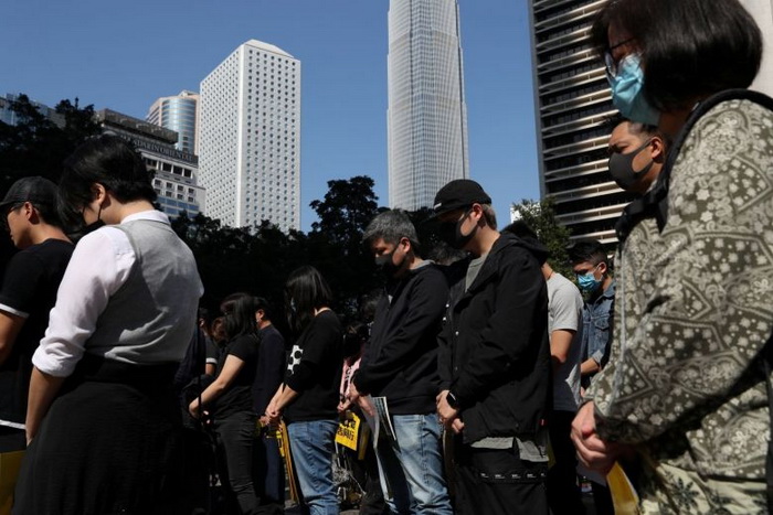Policija u Hong Kongu suzavcima rastjeruje demonstrante