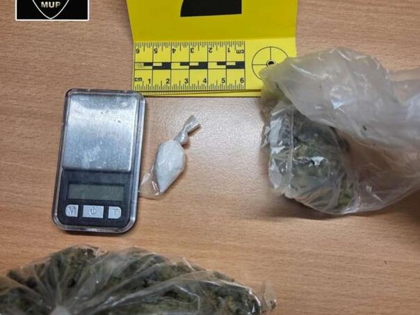 Policija u Mostaru pronašla oružje i drogu