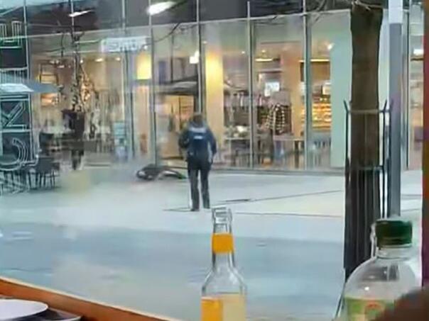 Policija u Njemačkoj upucala muškarca na ulici, prolaznici sve snimili