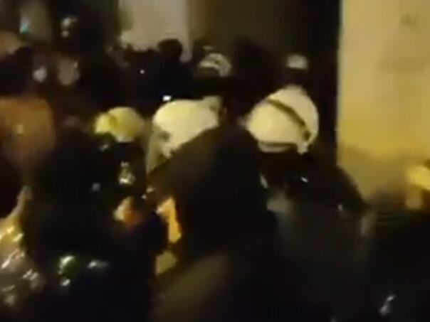 Policija u Novom Sadu pendrecima tukla studente, pojavili se snimci