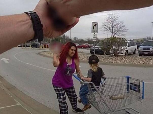 Policija u SAD ubila ženu jer je nožem napala dijete u prodavnici