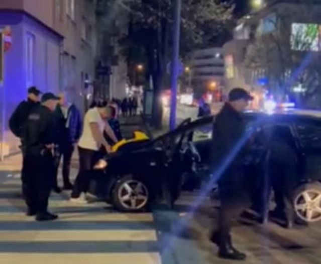 Policija u Sarajevu presrela i uhapsila grupu muškaraca kod tržnog centra Alta