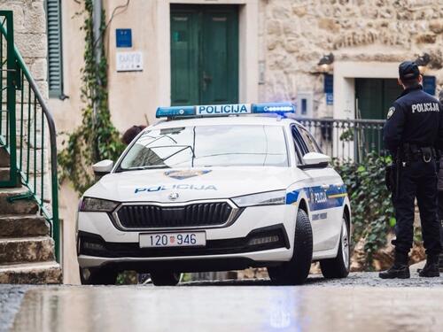Policija u Sinju pronašla tri kilograma heroina i kokaina