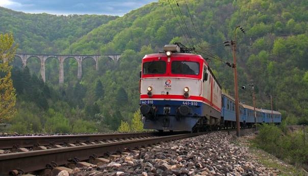 Policija u teretnom vozu u Konjicu pronašla pet migranata