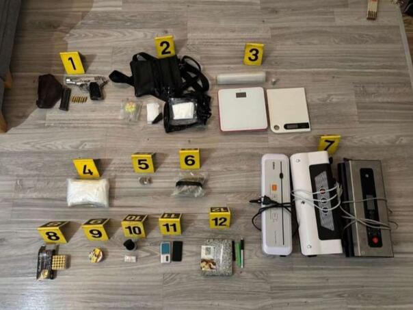 Policija u Tešnju pronašla više od pet kg droge i oružje